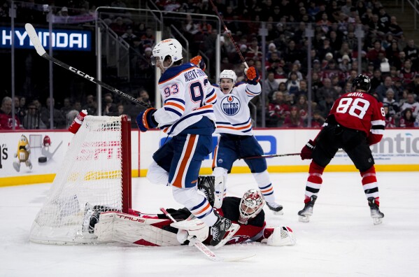 Oilers get big goals from McDavid and Draisaitl score 4 in 3rd